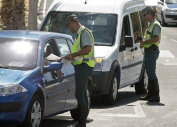 La camiseta anti-multa de 10 € que preocupa a la Guardia Civil y circula en Internet