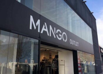 Mango Outlet tiene vestidos ideales para invitadas de bodas en esta temporada por menos de 20 euros