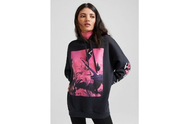 Bershka tiene el top ventas del Black Friday con esta genial sudadera del ‘Juego del calamar’