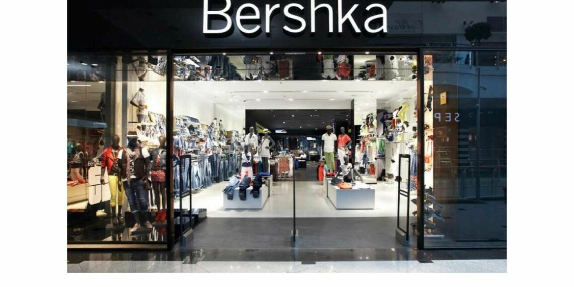 Bershka tiene un vestido con el que serás la reina de las fiestas y a un precio “low cost