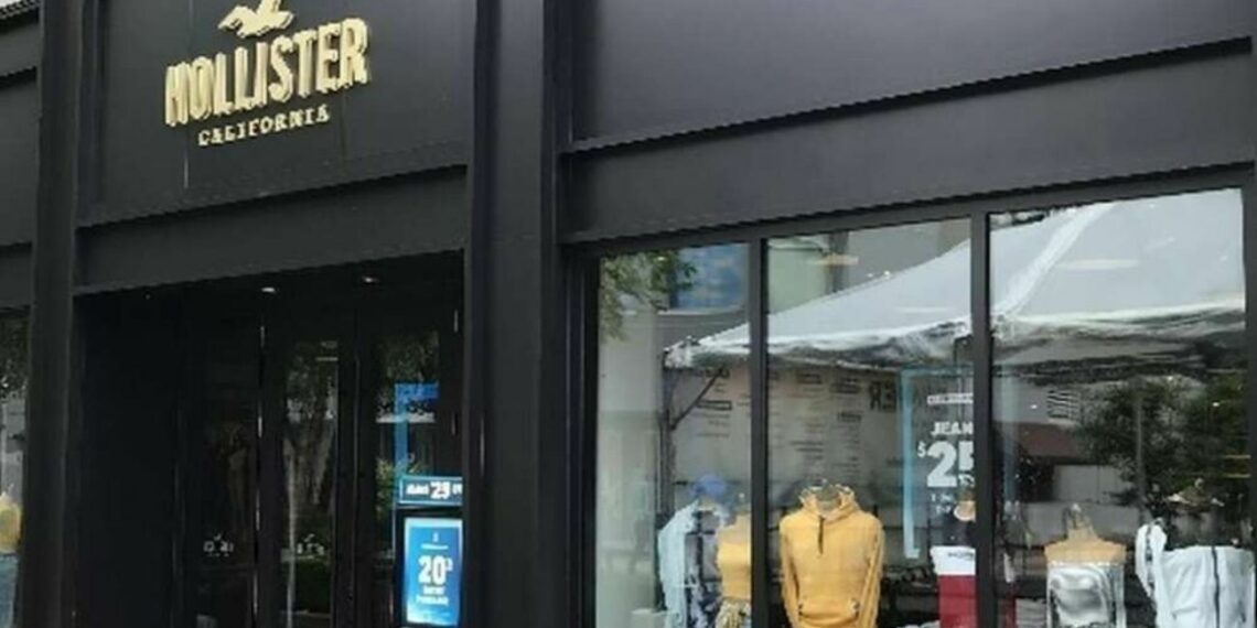 Hollister rebaja su famosa sudadera bicolor a un mínimo precio y triunfa en ventas