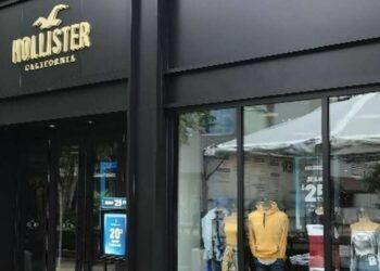 Hollister rebaja su famosa sudadera bicolor a un mínimo precio y triunfa en ventas