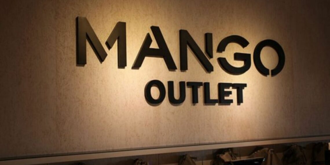 Mango Outlet vende el vestido camisero de polipiel que buscas y además rebajado