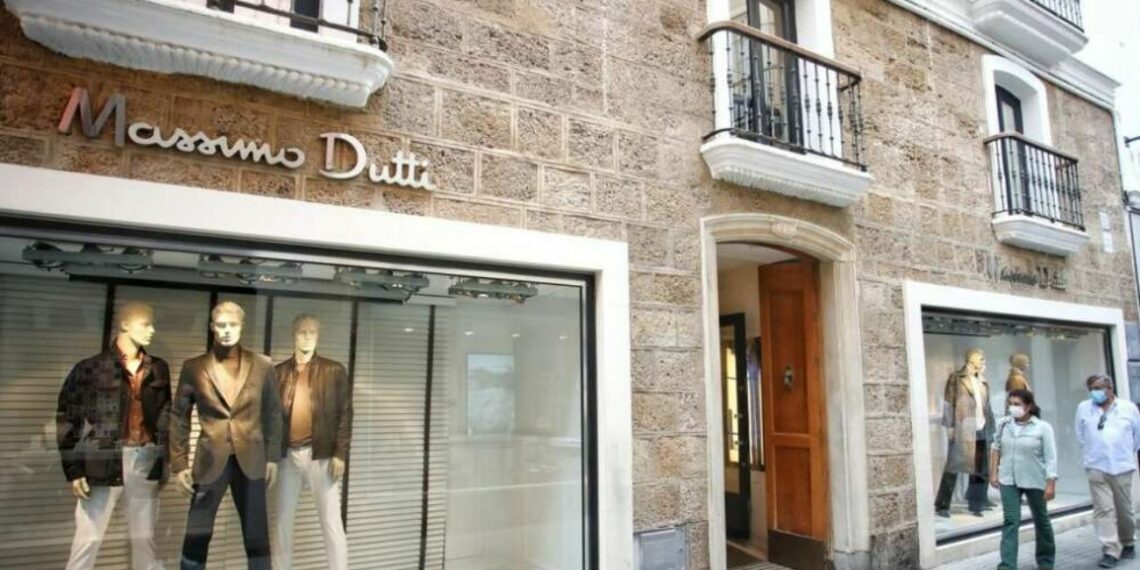 Massimo Dutti tiene una pieza única es una chaqueta de mujer en terciopelo para el invierno