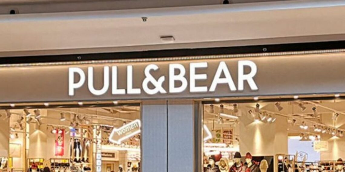 Pull&Bear ofrece un vestido de lentejuelas para unas fiestas únicas