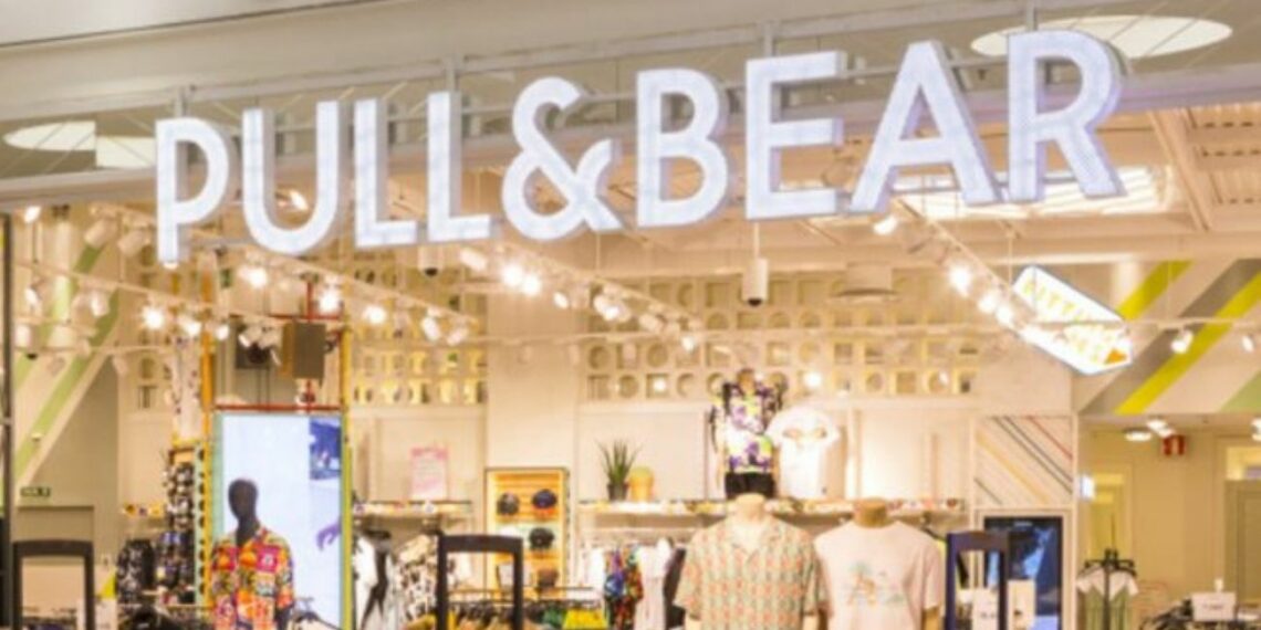 Pull&Bear tiene las botas de lentejuelas que te harán marcar la diferencia esta Navidad