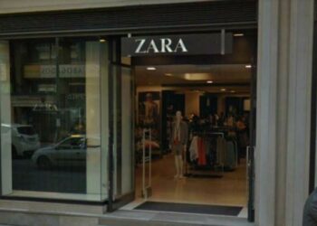 Zara tiene una blusa inspirada en el flamenco que triunfa en España nada más llegar