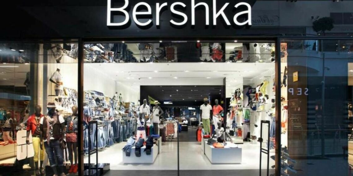 El mono cut out de Bershka  marca cintura por menos de 20 euros