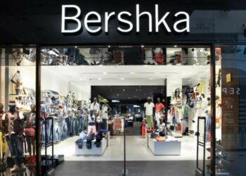 El mono cut out de Bershka  marca cintura por menos de 20 euros