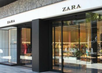 El espectacular mono fluido de Zara para una boda o comunión