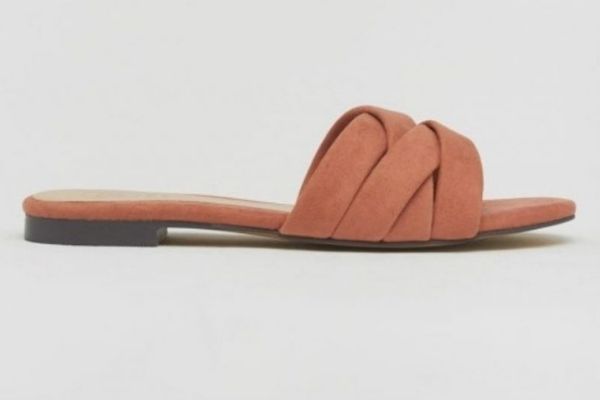 Las sandalias de Sfera son la mejor elección tanto por su comodidad como por su precio