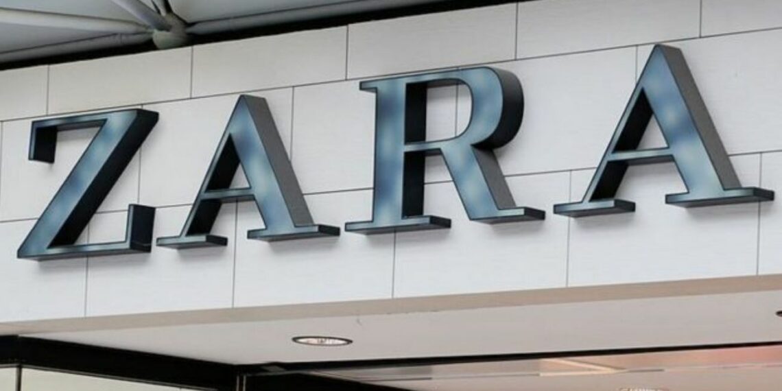 Sara Carbonero ya tiene los vaqueros estampados de Zara más virales