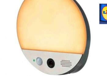 Oferta lámpara exterior de Lidl que incorpora detector de movimiento y cámara Wifi
