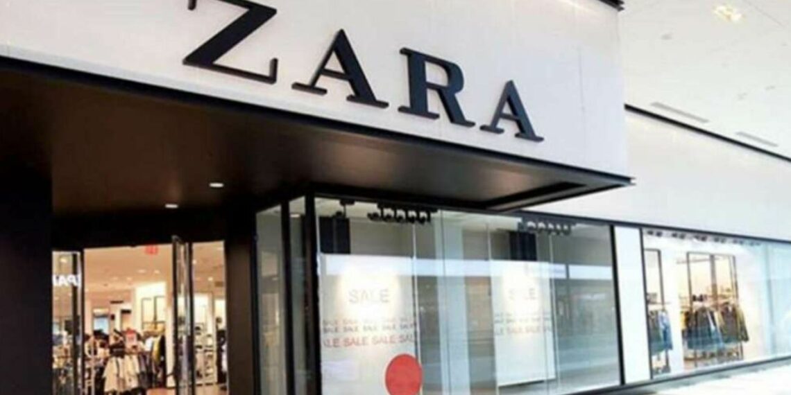 Este Otoño ponte el vestido negro de Zara por menos de 23 euros