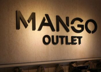 Amor a primera vista por el glamuroso mono satinado de Mango Outlet con descuentazo