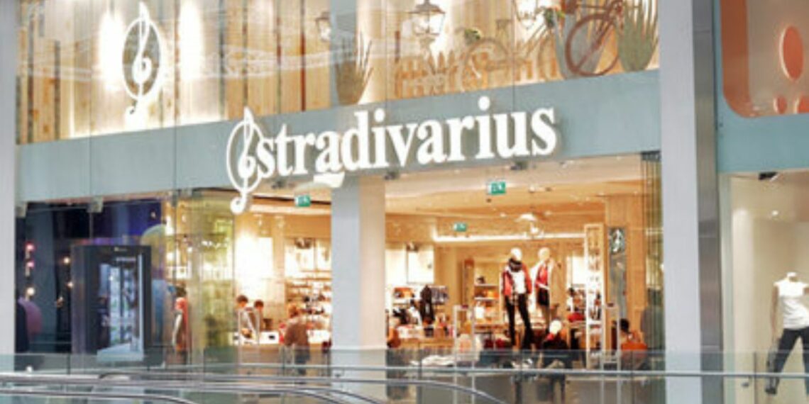 Flechazo con la americana de Stradivarius de efecto piel que vale  menos de 50 euros