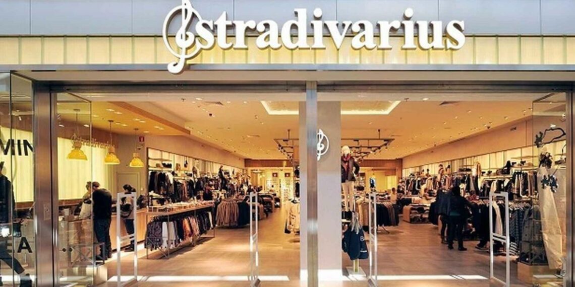 El abrigo que arrasa en Stradivarius un imprescindible por menos de 30 euros