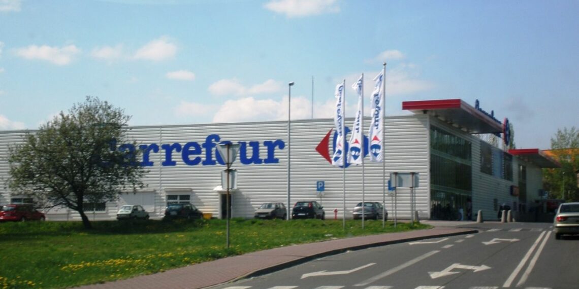 La parka impermeable de Carrefour que lo peta por su precio rebajado