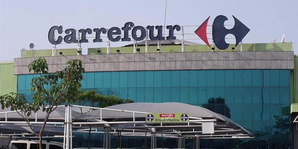 Carrefour tiene a la venta un recibidor en oferta por menos de 20 euros con colgadores y baldas