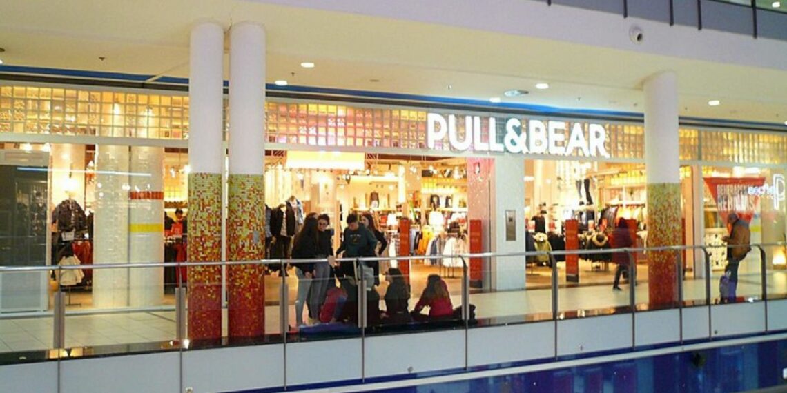Pull&Bear triunfa con sus vaqueros básicos en 10 colores por menos de 20 euros