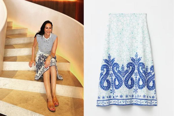 Ana Milán fascinada con la falda mosaico de Sfera ideal para tus vacaciones de verano