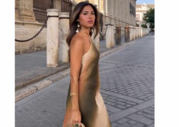 María Segarra está guapísima en su paseo por Sevilla con un precioso vestido Tie Dye de Zara que nos encanta