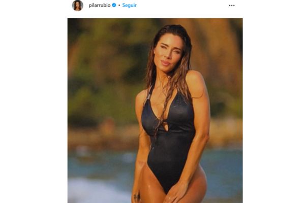 Pilar Rubio luce espectacular con un bañador negro rebajado de Selmark