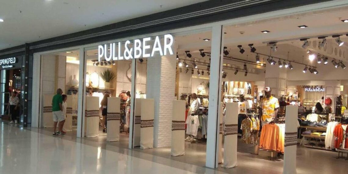 El pantalón de raya diplomática de Pull&Bear: Comodidad y elegancia para la mujer actual