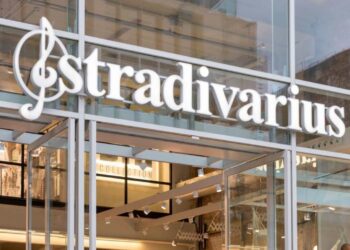 Renueva tu estilo este año con el pantalón sastre gris de Stradivarius ¡rebajado a 12,99€!