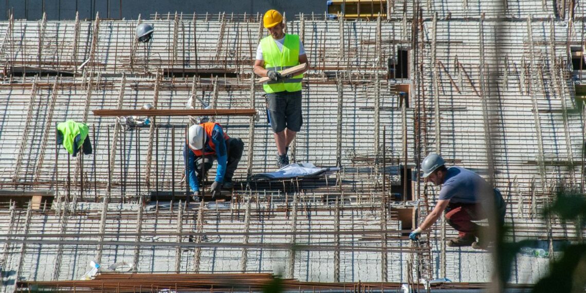 Récord histórico de trabajadores extranjeros impulsa el mercado laboral en España