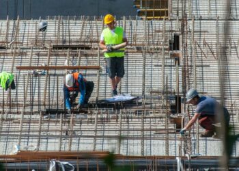 Récord histórico de trabajadores extranjeros impulsa el mercado laboral en España